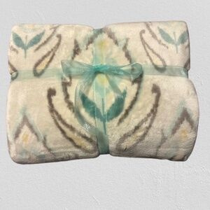 NWOT Life Comfort Super Plush Throw Blanket Teal Taupe White 70"x60"